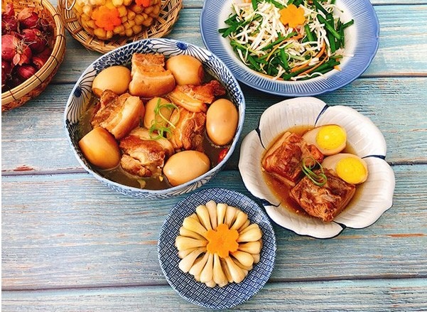 cach-an-mon-thit-kho-hot-vit