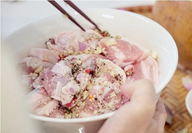 uop-thit-lam-mon-thit-kho-hot-vit